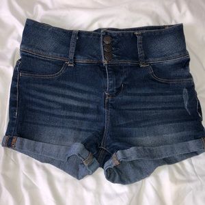 HIGH WASTED JEAN SHORTS!🌺